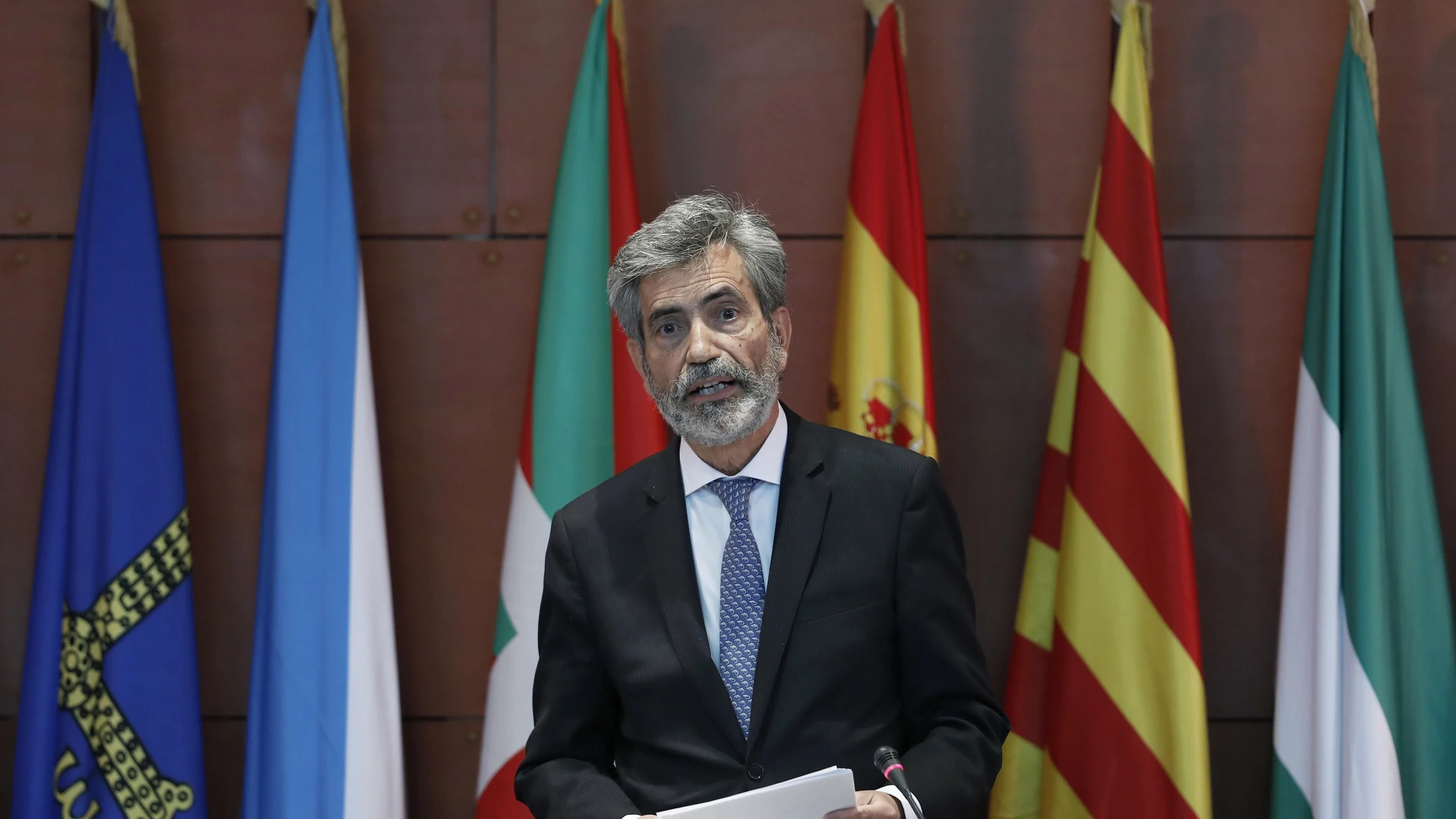 El presidente del Tribunal Supremo y del Consejo General del Poder Judicial (CGPJ), Carlos Lesmes, durante el acto de entrega de despachos a la nueva promoción de jueces, en Barcelona.