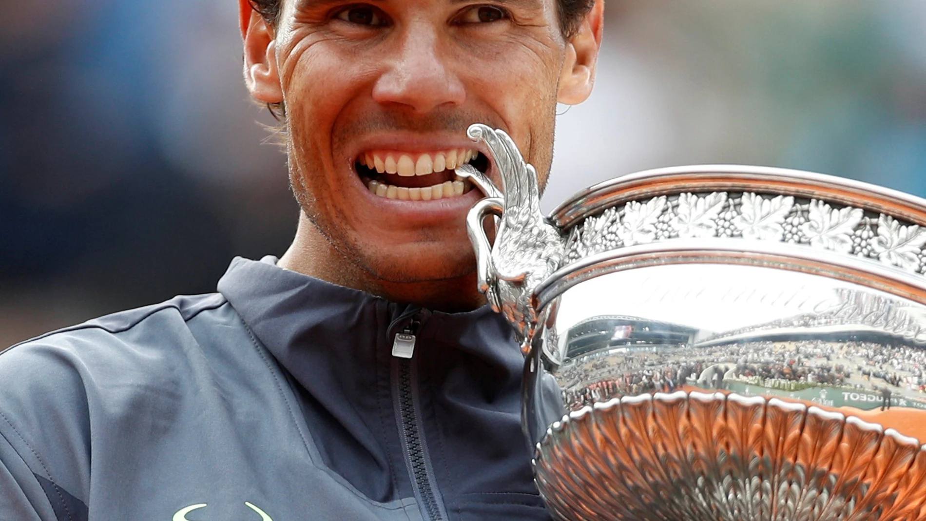 Rafael Nadal celebra su undécimo Roland Garros, por el que se embolsó más de 2,3 millones de euros. / Reuters