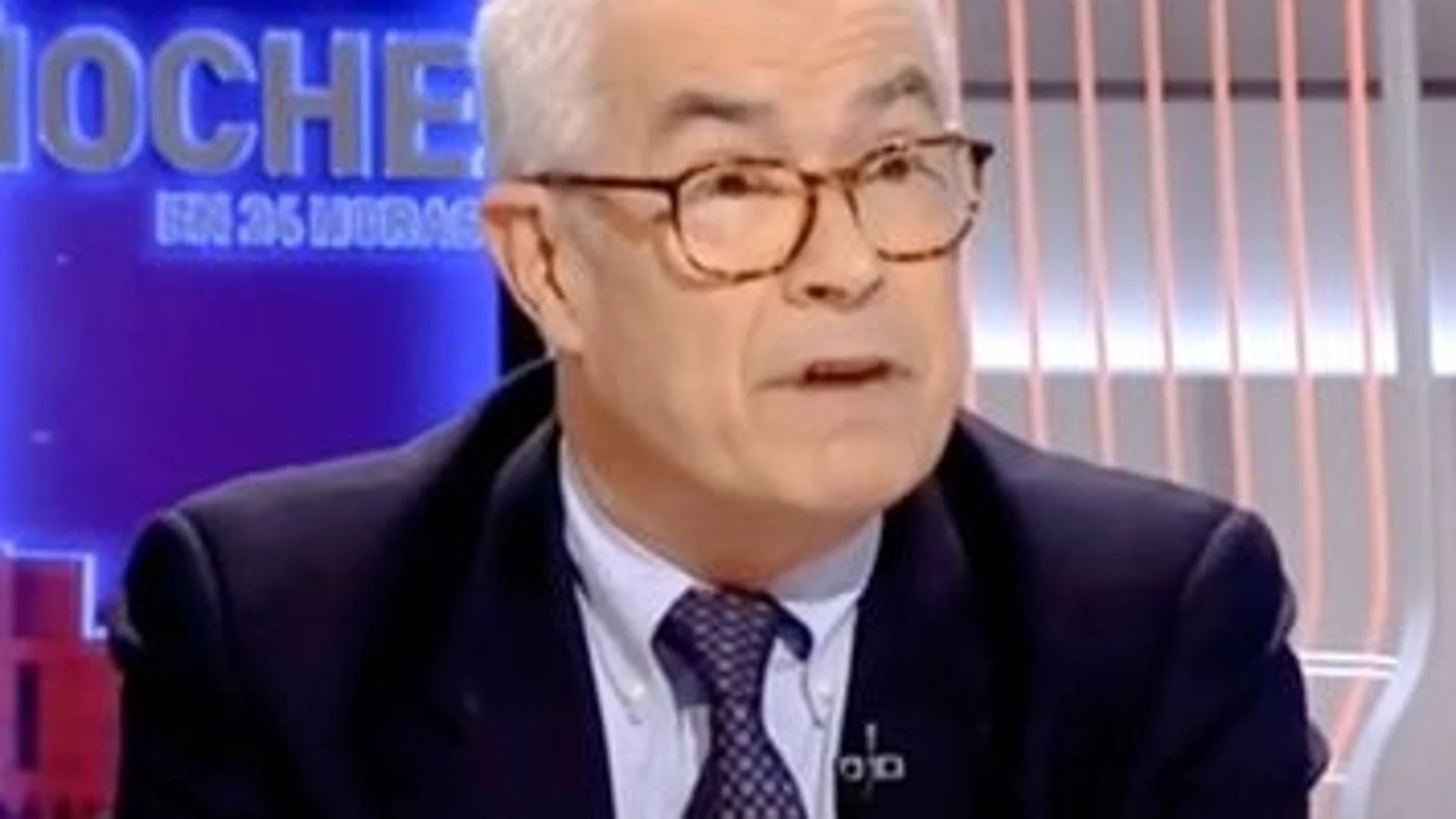 Emilio Bouza durante una intervención en una cadena de televisión