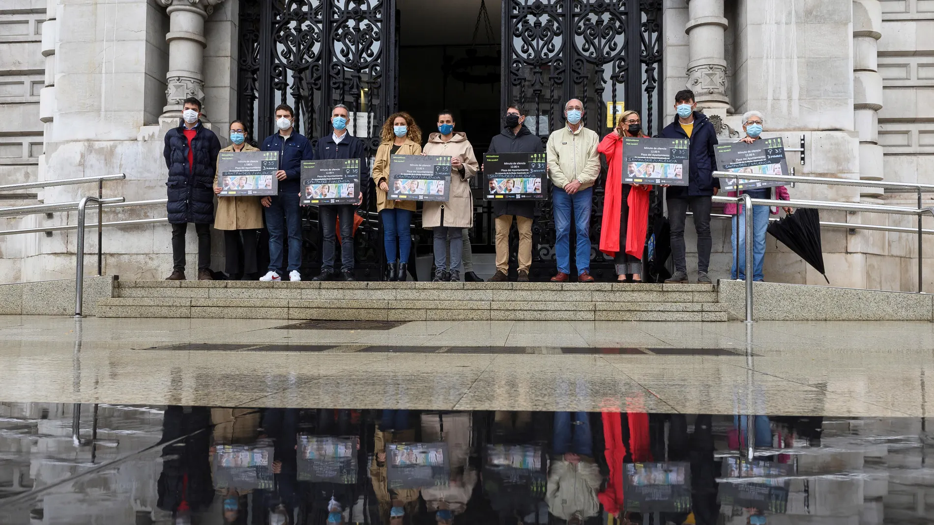 Minuto de silencio en el Ayuntamiento de de Santander el pasado mes de setiembre en repulsa esinato de dos mujeres,