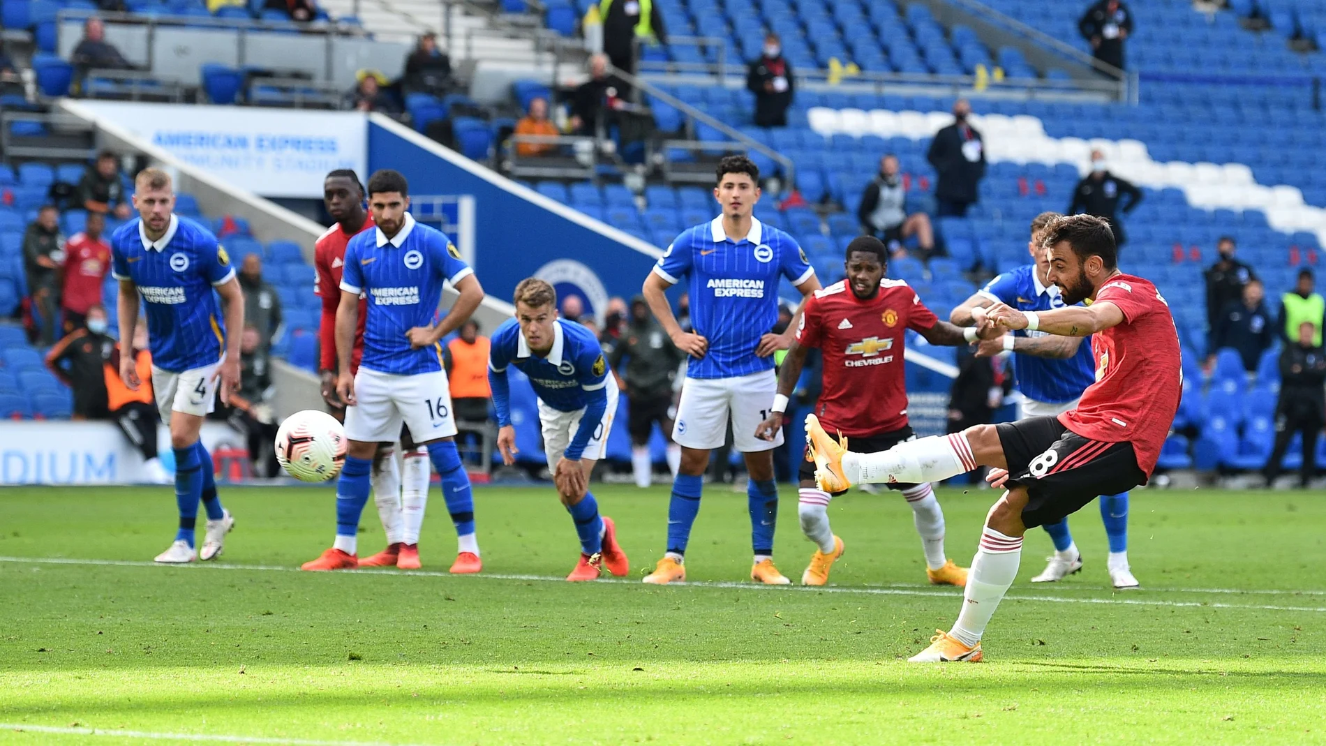 Bruno Fernandes marca el penalti del triunfo para el Manchester United