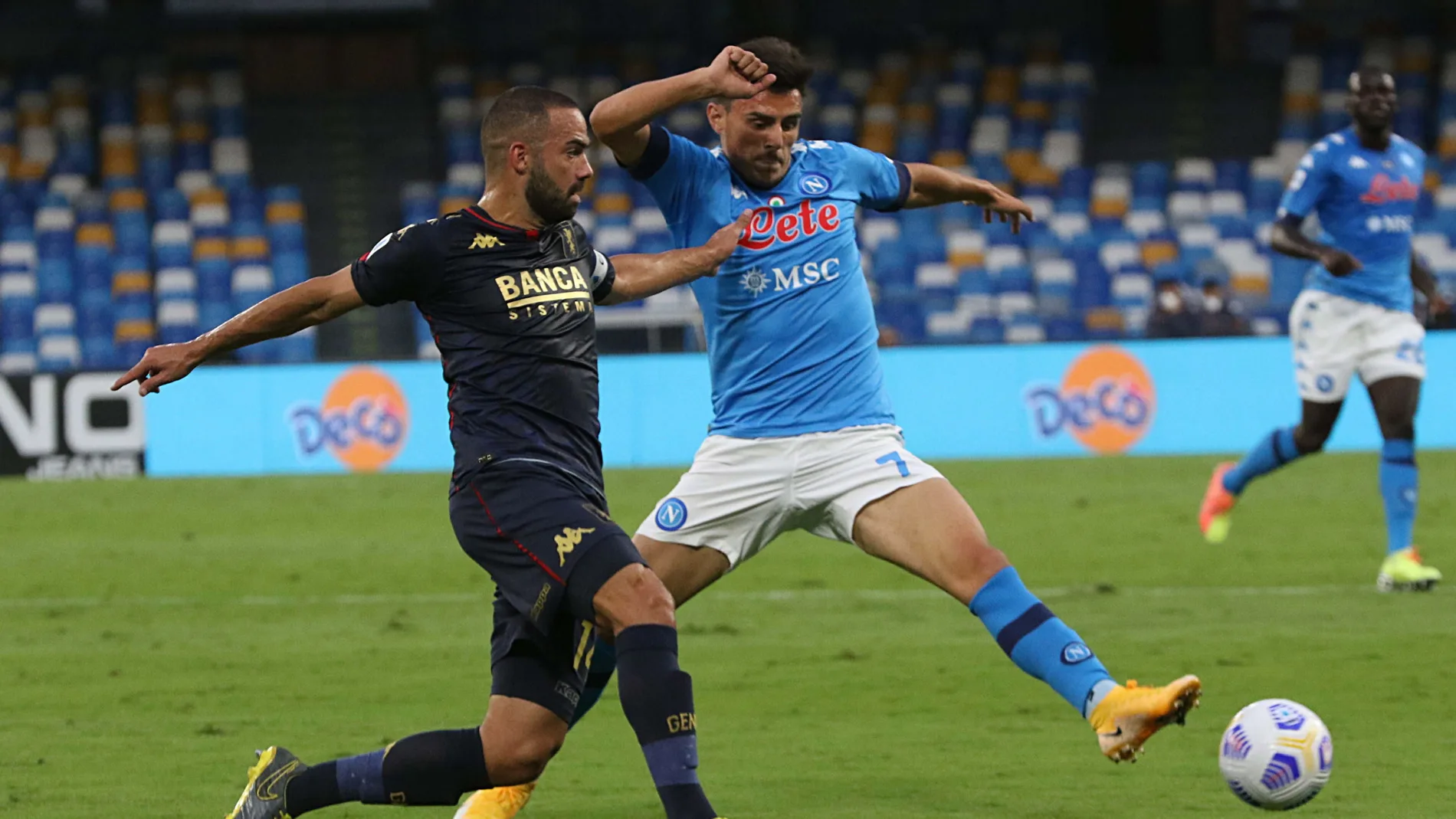Genoa y Nápoles se enfrentaron el pasado domingo. El lunes se conoció había 14 positivos por coronavirus en el equipo genovés.