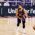 Mirotic, la estrella del Barcelona de baloncesto, es uno de los últimos positivos
