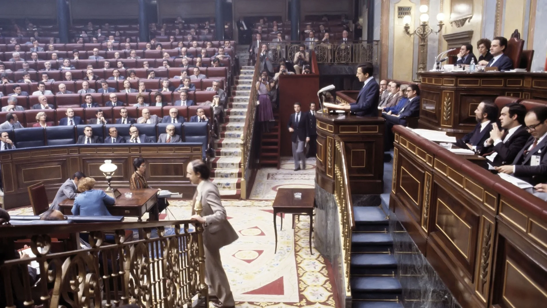 El entonces presidente del Gobierno, Adolfo Suárez, en la mocion de censura presentada por Felipe González, en 1980