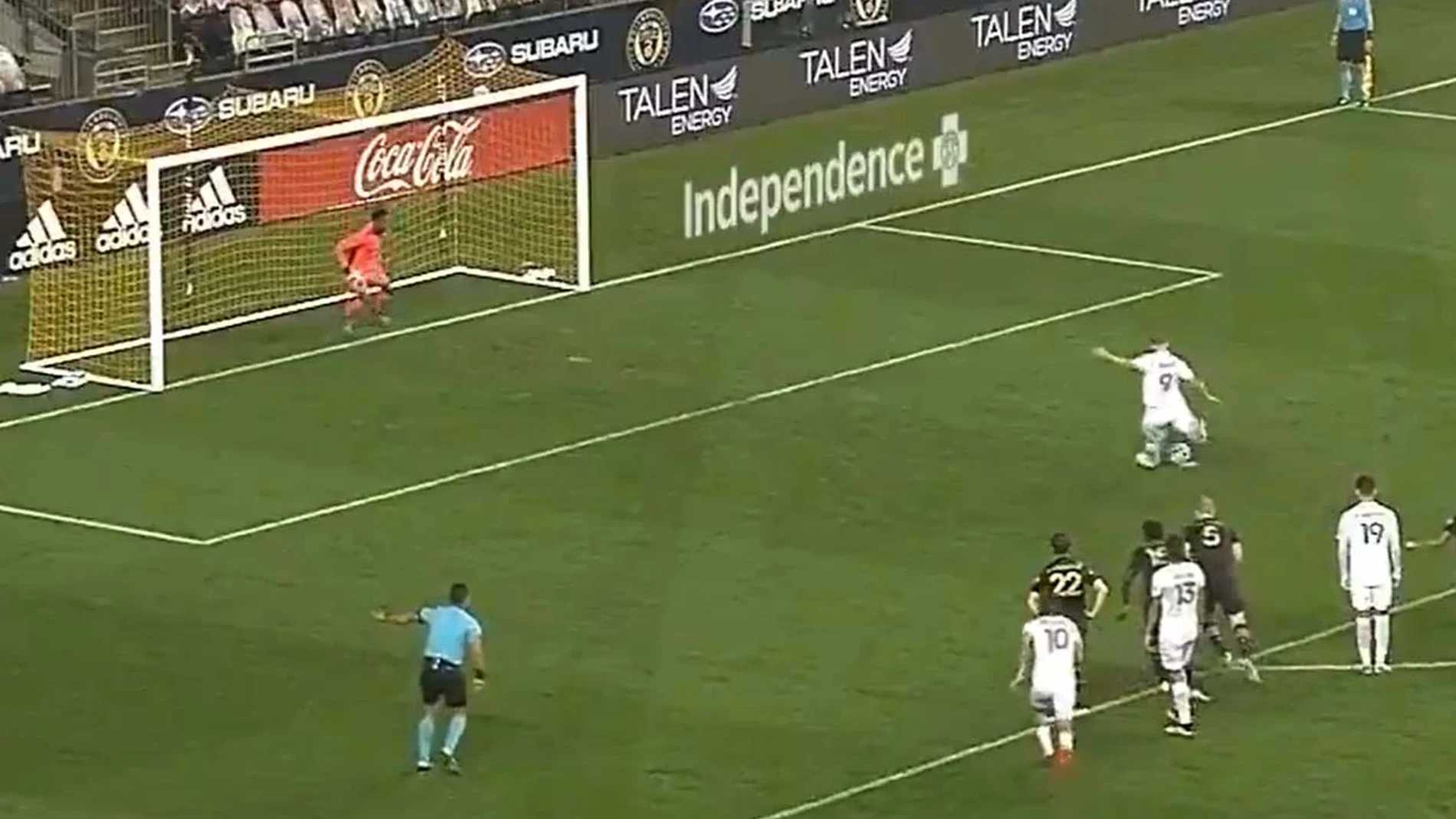 Gonzalo Higuaín falló un penalti en su debut en la MLS.