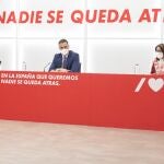 El secretario general del PSOE, Pedro Sánchez, junto a la presidenta, Cristina Narbona (izquierda) en una reunión ejecutiva del PSOE