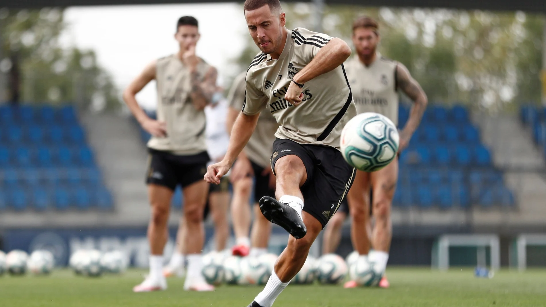 El centrocampista belga del Real Madrid, Eden Hazard durante el entrenamiento del equipo en el complejo deportivo de Valdebebas.