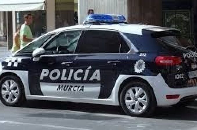 Imagen de un coche patrulla de la Policía Local de Murcia