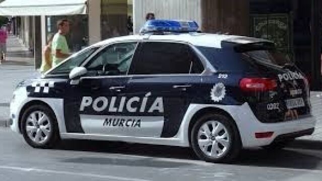 Imagen de un coche patrulla de la Policía Local de Murcia