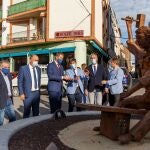 El consejero de la Presidencia, Ángel Ibáñez, visita Cantalejo acompañado, entre otros, por el presidente de la Diputación de Segovia, Miguel Ángel de Vicente