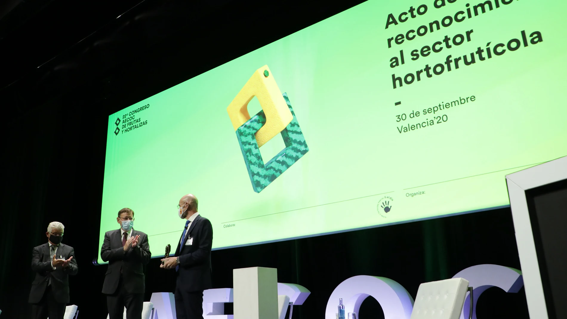 Ximo Puig durante el acto de reconocimiento a la cadena de valor del sector hortofrutícola organizado por la Asociación de Fabricantes y Distribuidores Aecoc