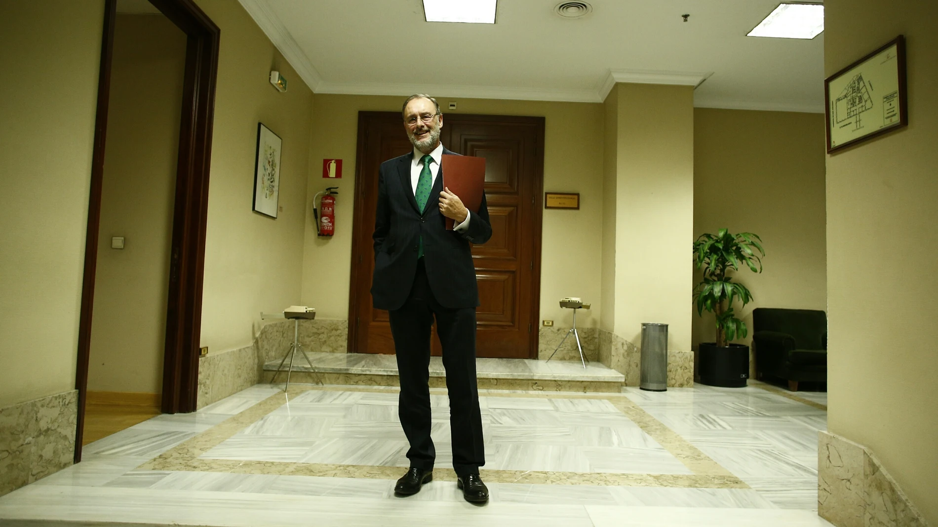 El vocal y exdiputado del PSOE Álvaro Cuesta ha sido el promotor del voto particular, al que se adhirieron otros cuatro vocales22/11/2013