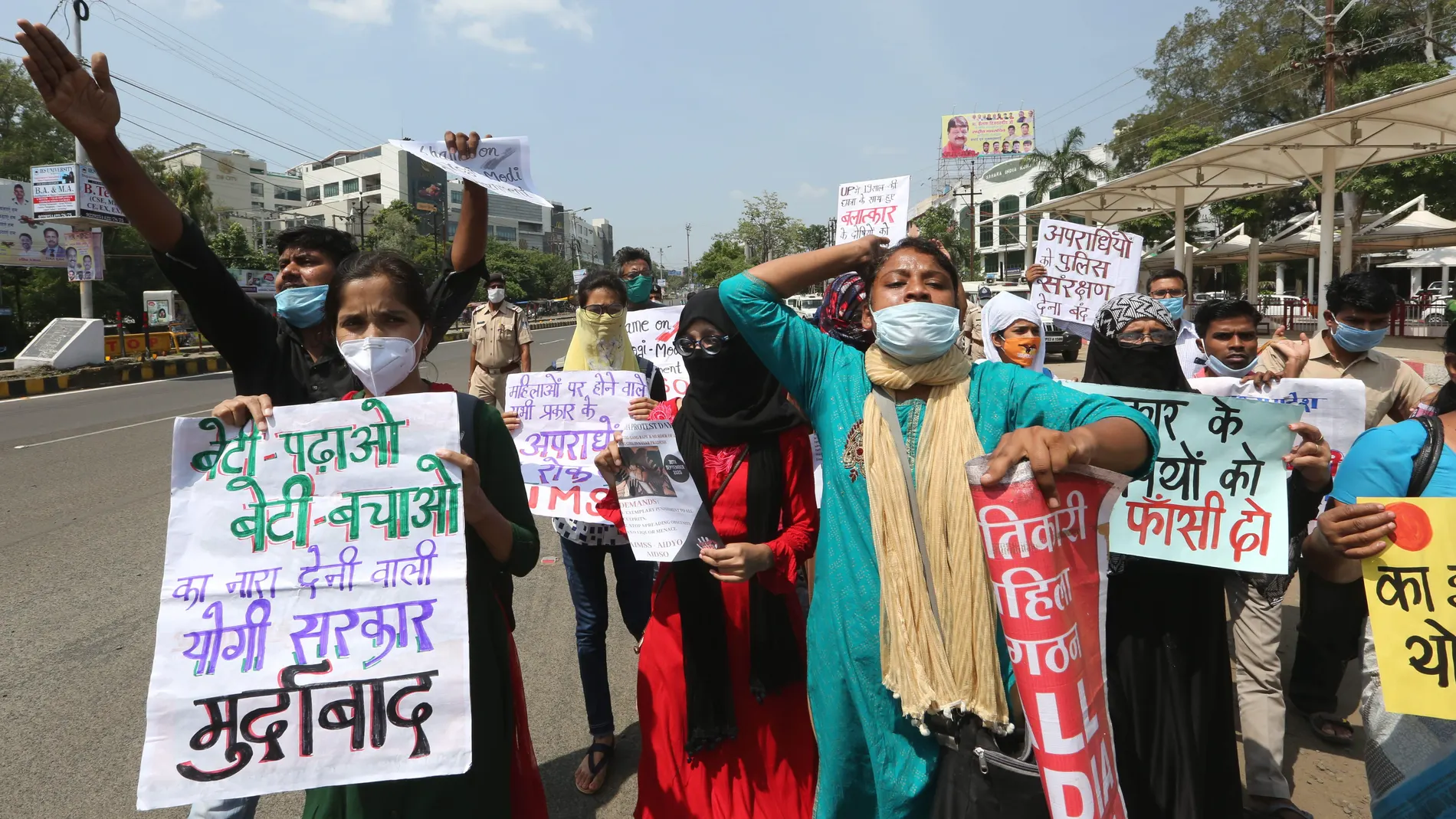 Protesta ayer en Bhopal por la violación en grupo de una niña dalit de 19 años