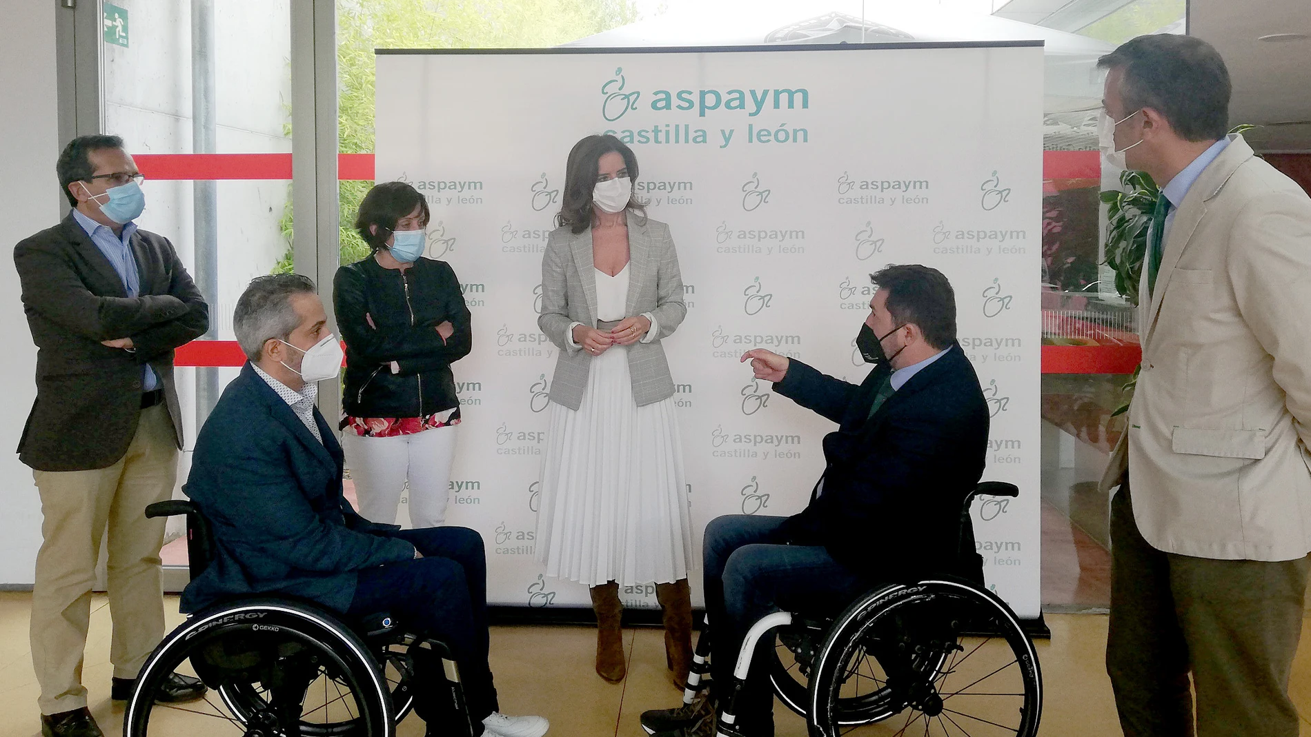 Ana Carlota Amigo visita el centro Javacoya, junto a Francisco Sardón, Anabel Pérez y Ángel de Propios