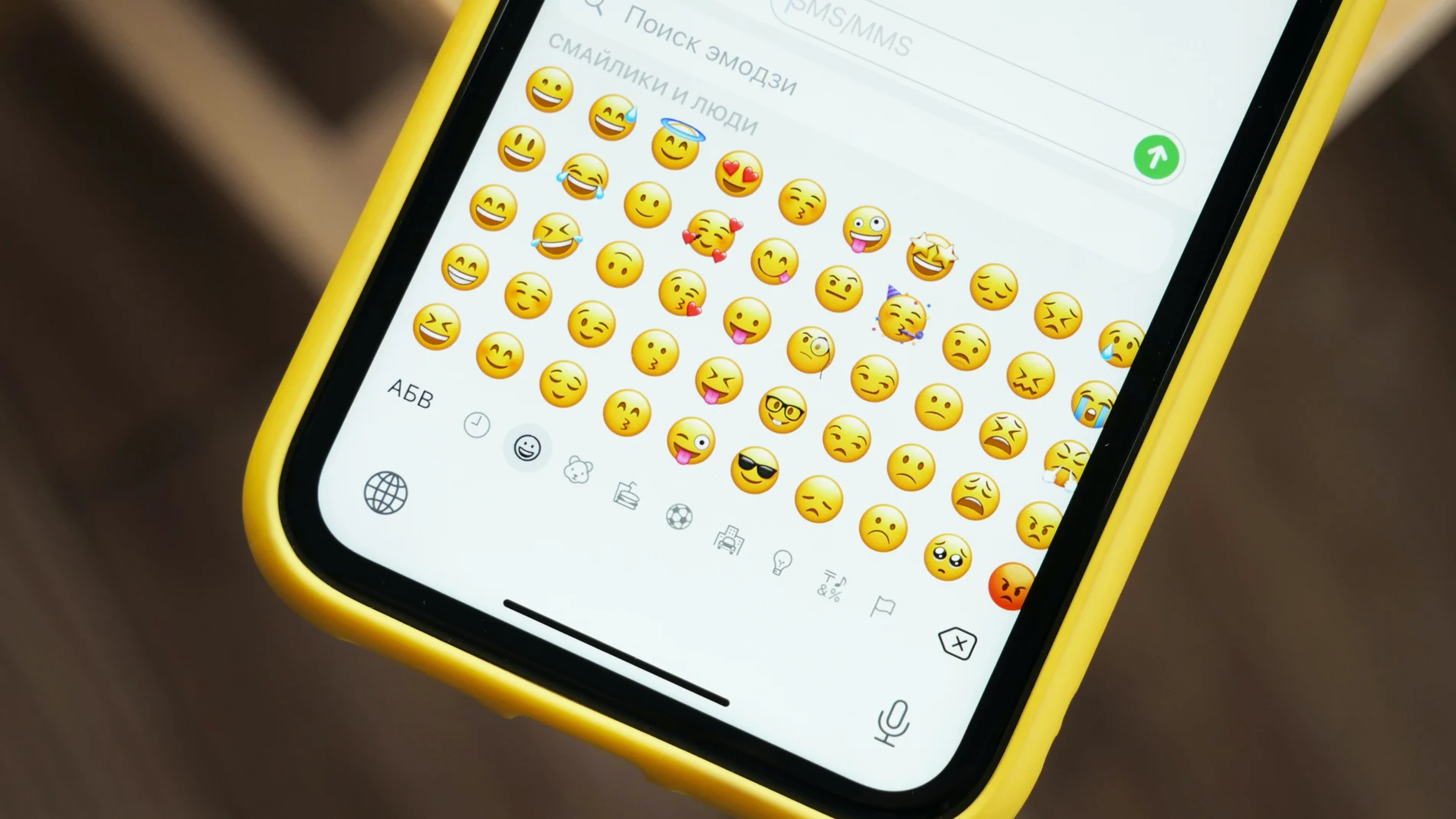 Emojis en un móvil.