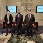 El diputado Antonio Labrador, el presidente de la Diputación, Javier Iglesias, y el presidente de la Cámara de Salamanca, Benjamín Crespo, de izquierda a derecha, en La Salina.EUROPA PRESS.02/10/2020