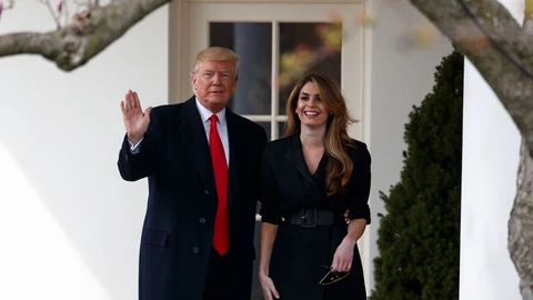 El presidente de Estados Unidos, Donald Trump, y su directora de Cominucación, Hope Hicks.02/10/2020