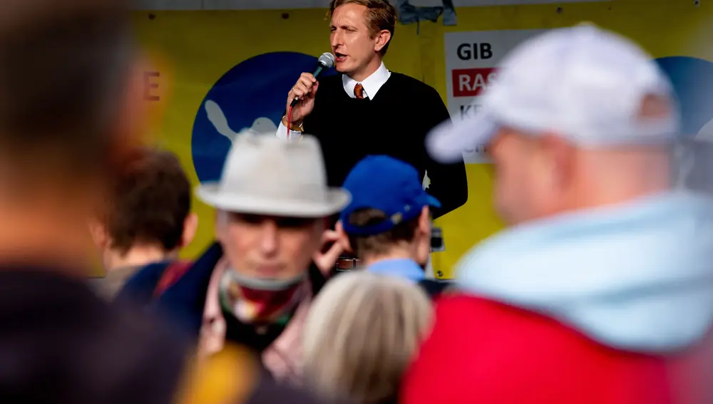 El cordinador del movimiento contra las restricciones de la pandemia Anselm Lenz en un evento en Berlín el pasado mes de octubre