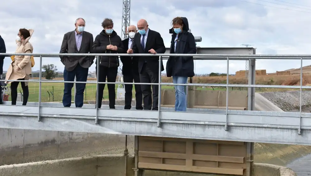 El consejero de Agricultura, Ganadería y Desarrollo Rural, Jesús Julio Carnero, visita Coreses (Zamora)