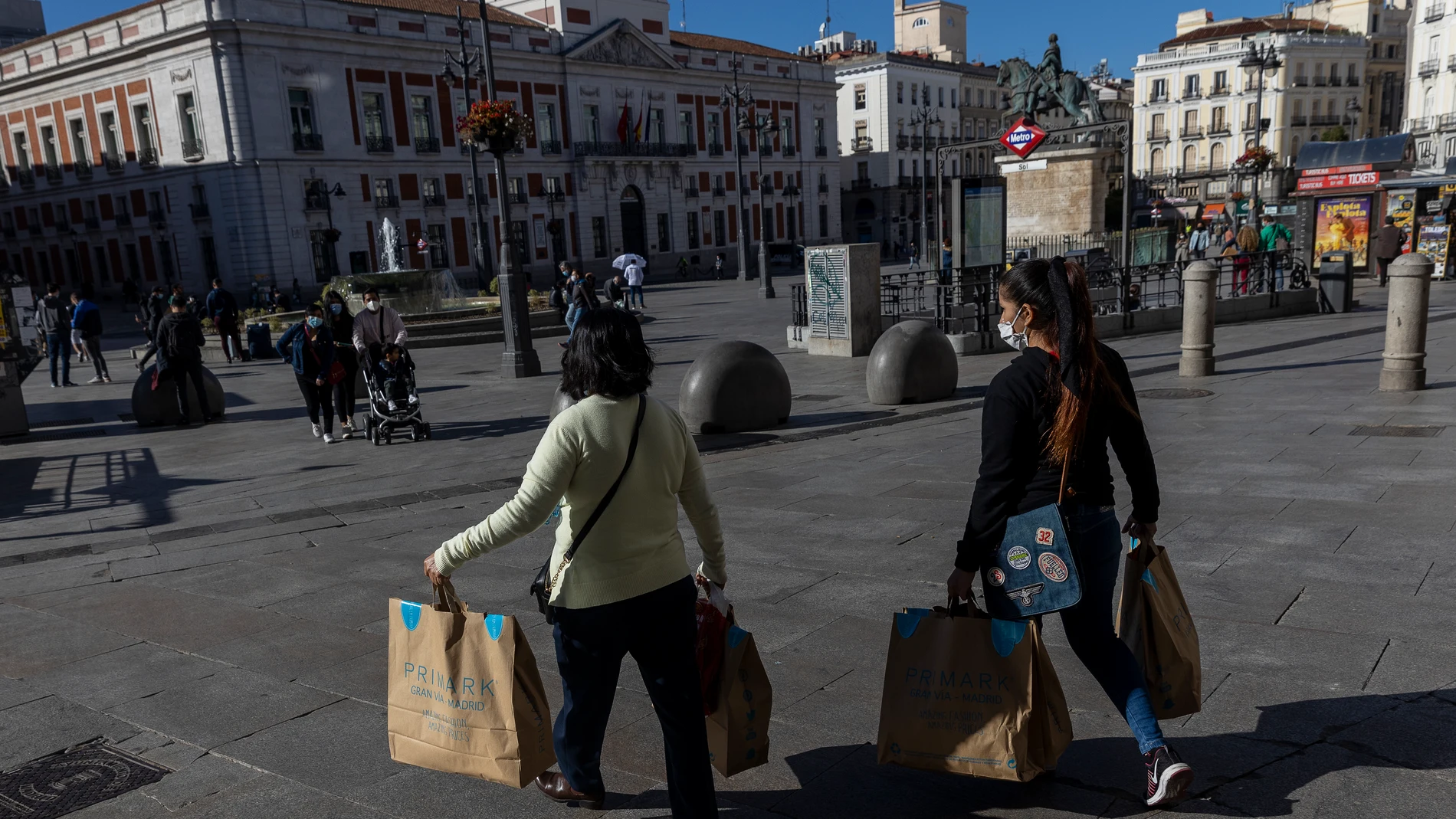 Ambiente en el centro de Madrid el primer día de la entrada en vigor de las restricciones impuestas por ministerio de Sanidad, para atajar la pandemia por Covid-19