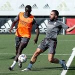 Mendy y Carvajal (ahora lesionado), en un entrenamiento del Real Madrid