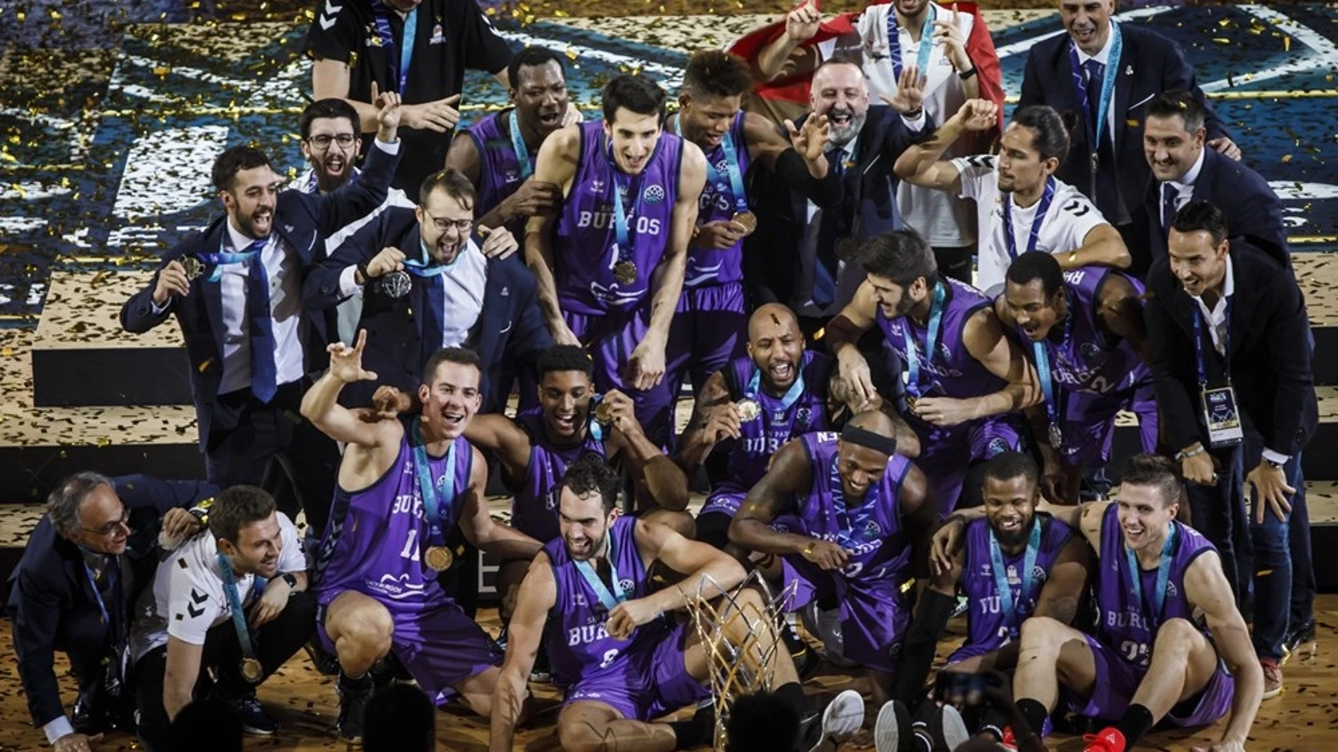 Los jugadores del Hereda San Pablo Burgos celebran su título en la FIBA Champions LeagueFIBA04/10/2020