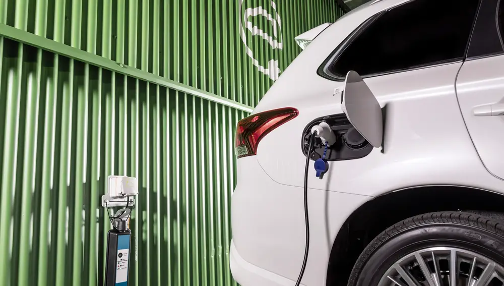 MITSUBISHI OUTLANDER PHEV