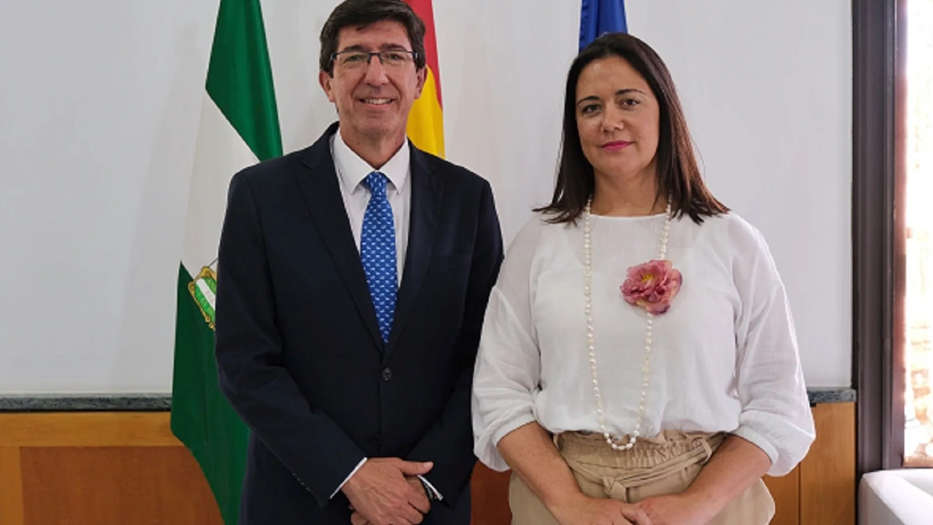 El vicepresidente de la Junta, Juan Marín, junto a Nuria Gómez