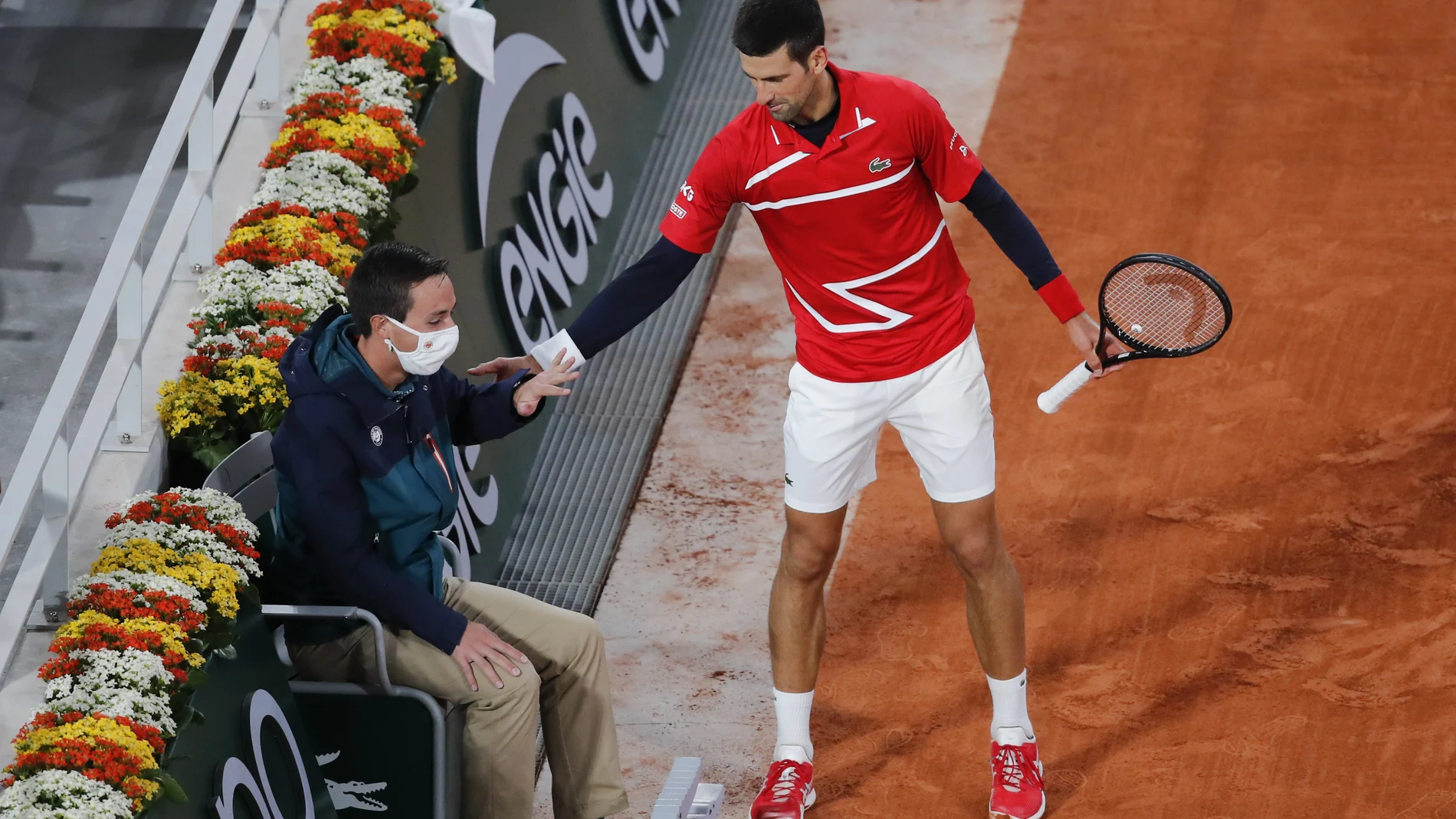 Djokovic se disculpa tras el incidente con el juez de línea
