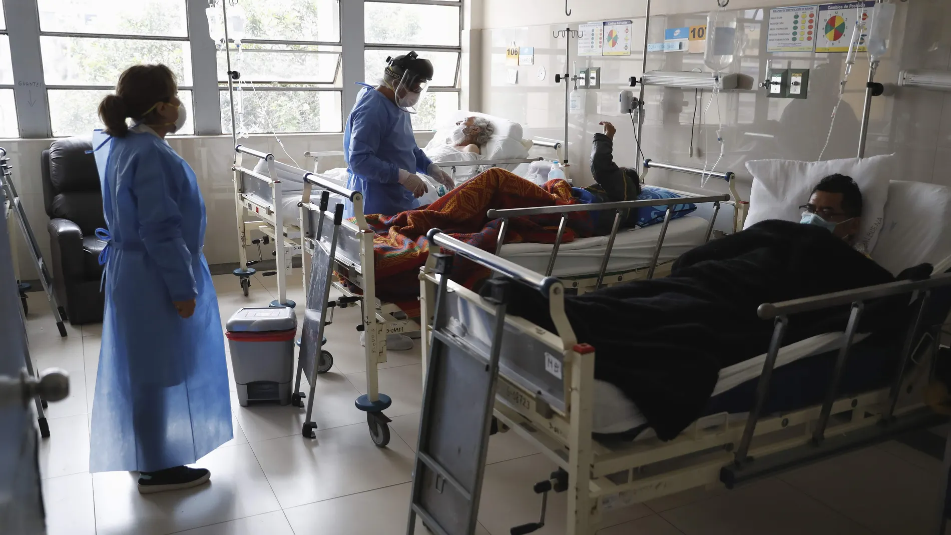 El colapso de los hospitales durante la primera ola por la avalancha de pacientes Covid-19 disparó la mortalidad de otras patologías ajenas al virus