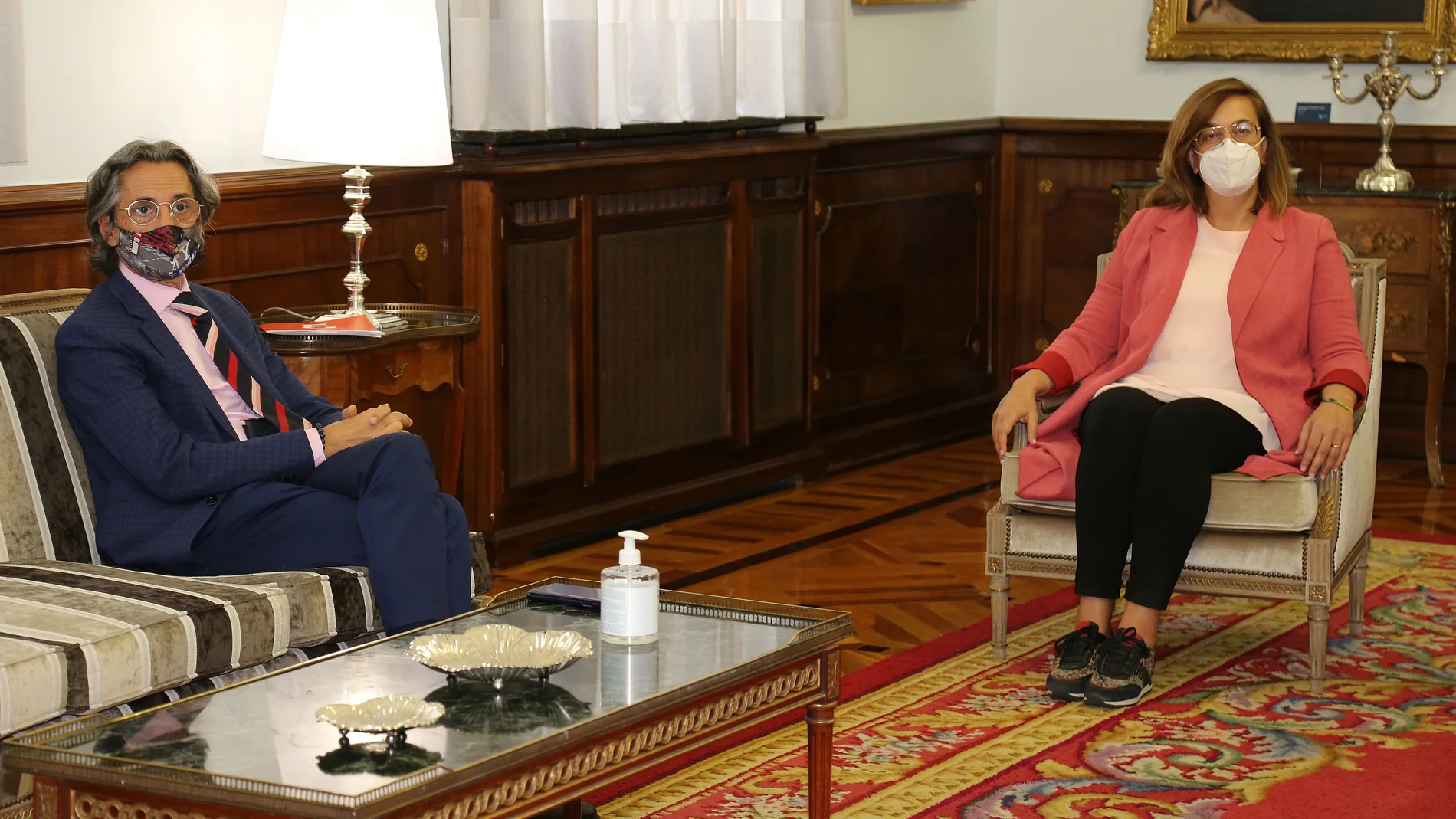 La presidenta de la Diputación, Ángeles Armisén, recibe al decano-presidente del Colegio Profesional de Economistas de Valladolid (Ecova), Juan Carlos De Margarida
