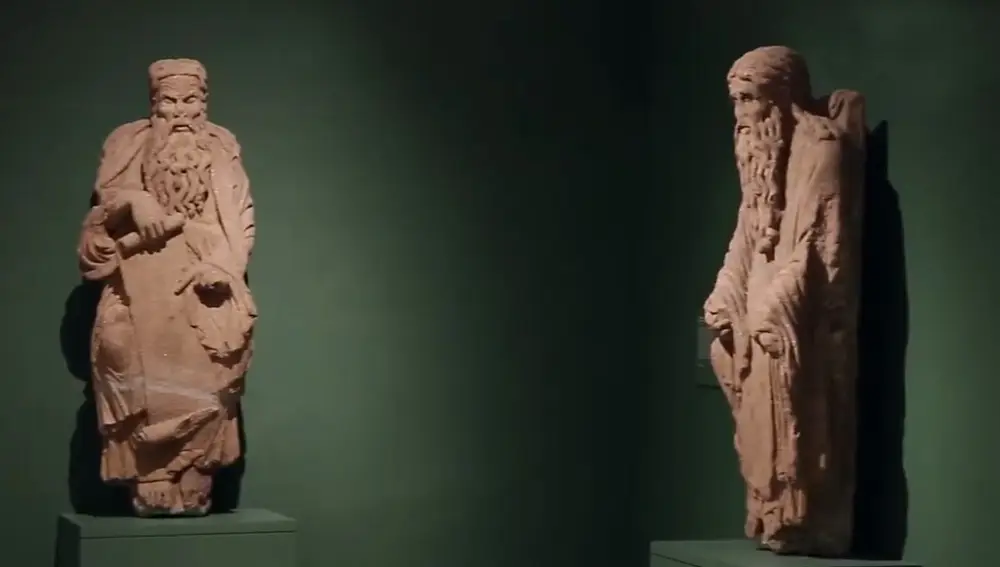 Estatuas medievales del Pórtico de la Gloria que representan a los profetas Abraham e Isaac