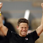 Schwartzman celebra el triunfo ante Thiem en el partido de su vida: ya está en las semifinales de Roland Garros
