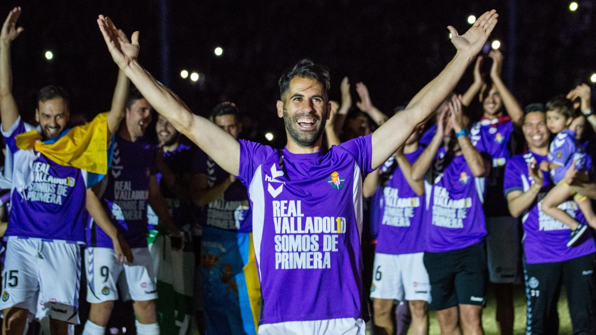 Javier Moyano celebra el ascenso a Primera con el Real Valladolid