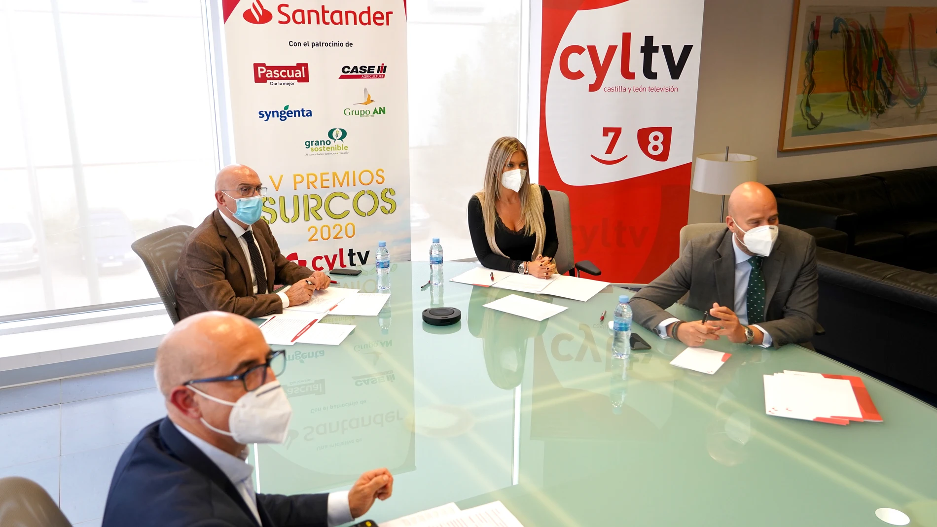 El consejero de Agricultura, Ganadería y Desarrollo Rural, Jesús Julio Carnero, participa en el jurado de los Premios Surcos.