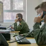 Rastreadores militares realizan su trabajo en el Hospital Militar de Zaragoza