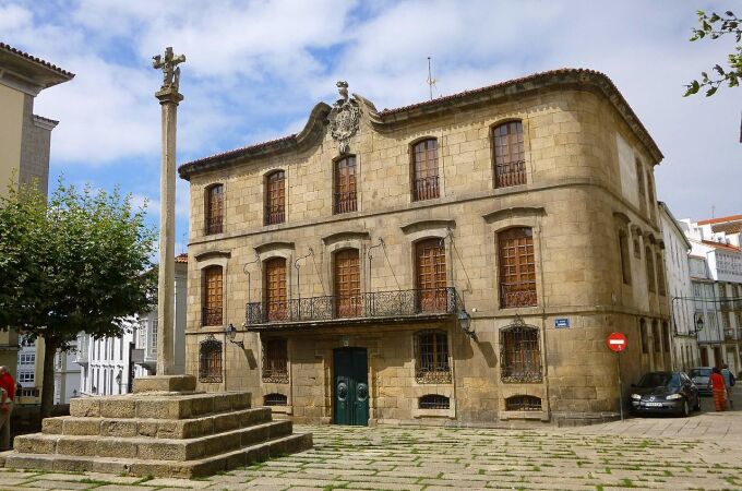 La Casa Cornide está situada en el casco antiguo de La Coruña
