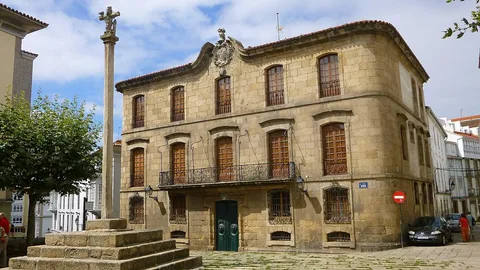 La Casa Cornide está situada en el casco antiguo de La Coruña