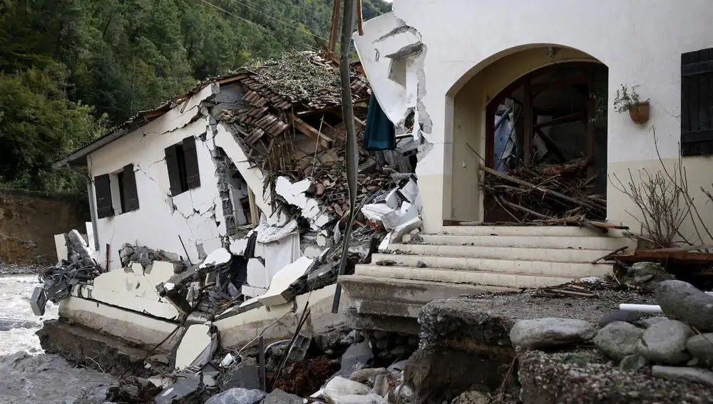 Edificio destrozado tras el paso de la borrasca Alex en Breil sur Roya