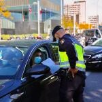 Control de la Policía Nacional en el Paseo de la Castellana de Madrid