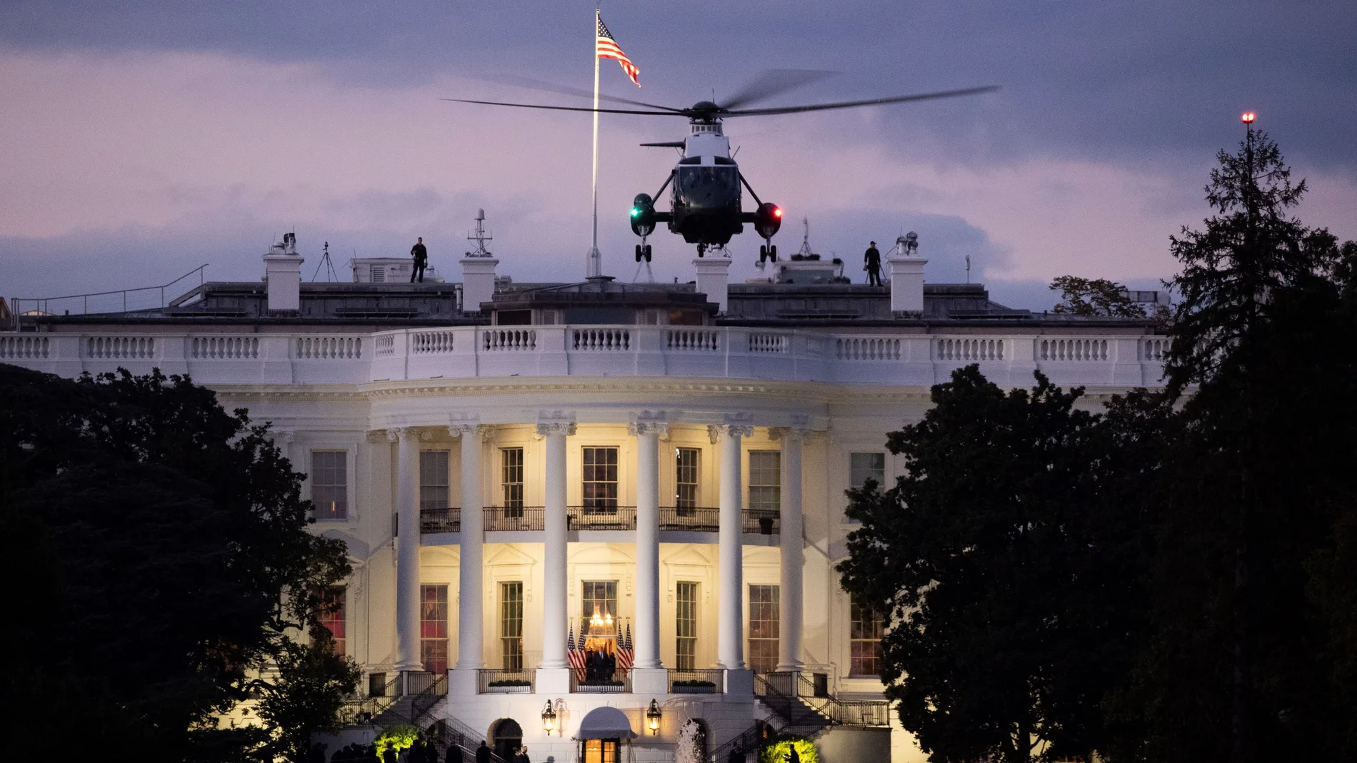 El helicóptero Marine One despega del jardín sur de la Casa Blanca después de transportar al presidente de Estados Unidos, Donald Trump