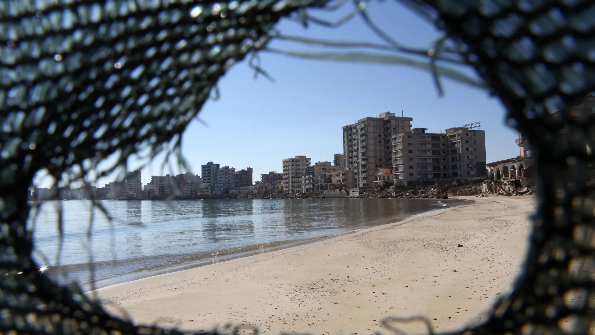 Reabre la playa fantasma de Varosha en el norte de Chipre, tras 46 años sellada como zona militar