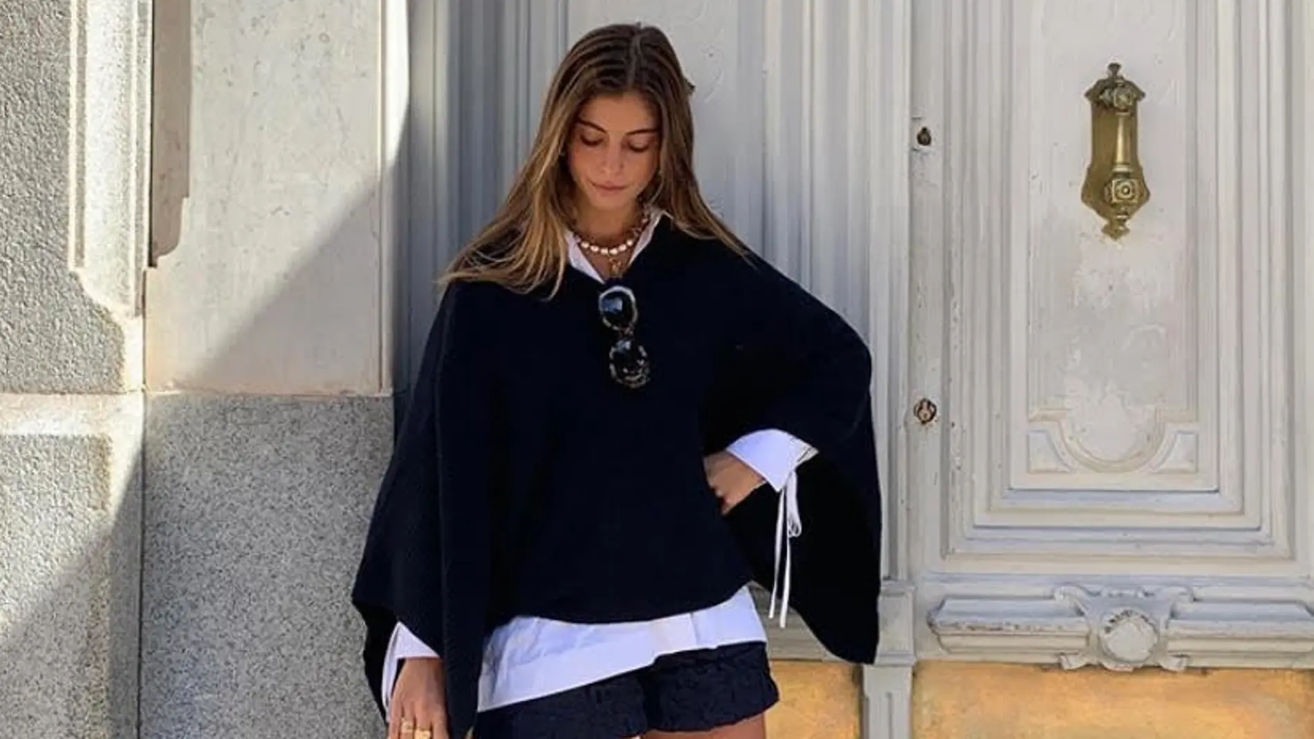 Sara Baceiredo sabe como llevar el poncho con estilo.