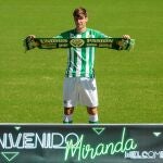 Juan Miranda, en su presentación con el Betis.