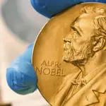 Imagen de una de las medallas de oro del Premio Nobel de la Paz