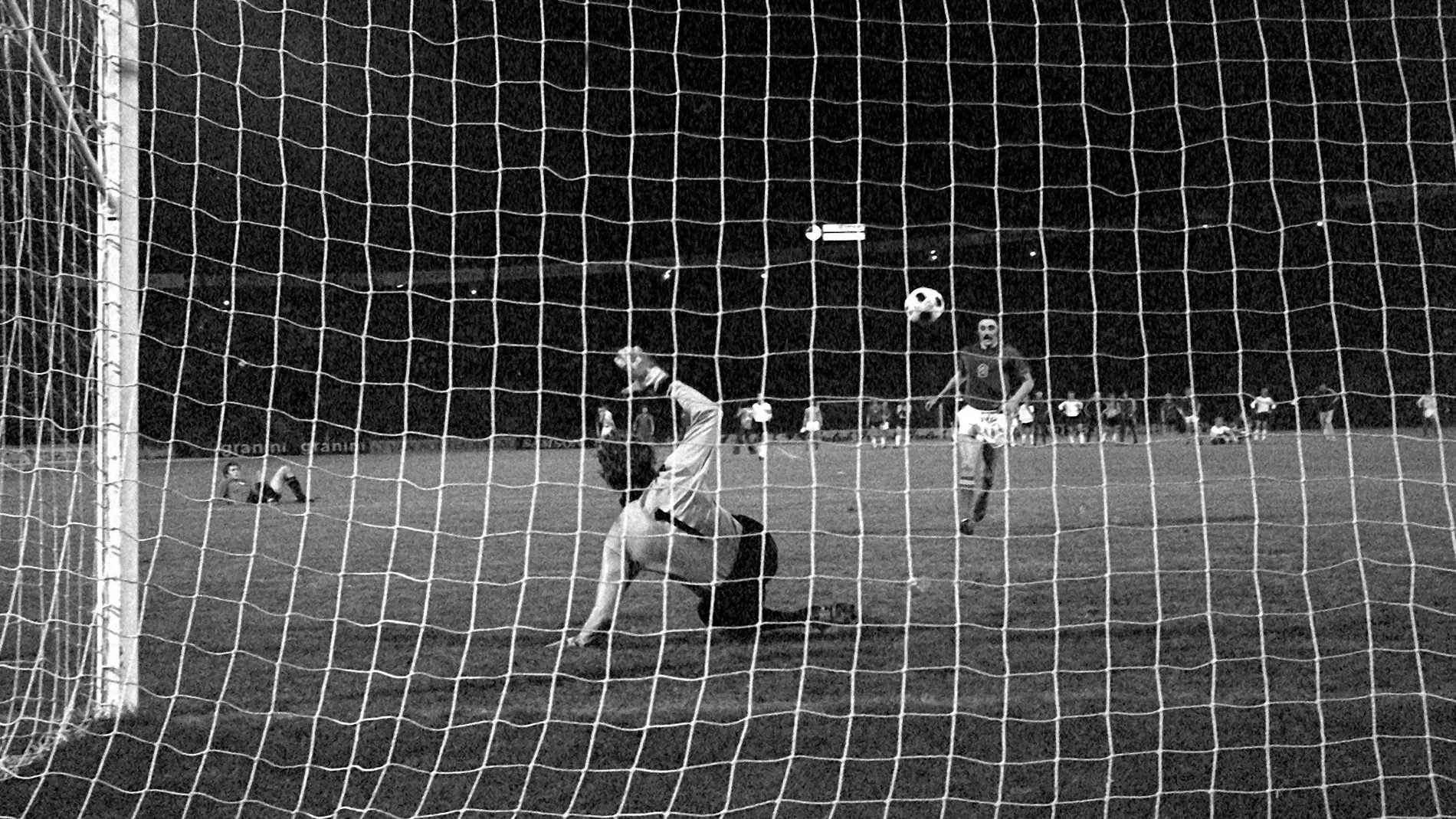 Con este gol a Maier, Panenka pasó a la historia