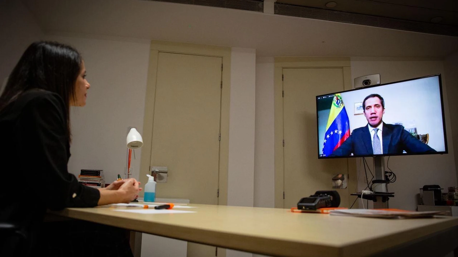 Inés Arrimadas durante el encuentro telemático que ha mantenido con el presidente encargado de Venezuela, Juan Guaidó