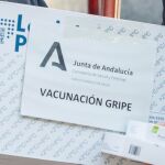 Una de las cajas de vacunas contra la gripe adquirida por la Junta de Andalucía para esta nueva camapaña