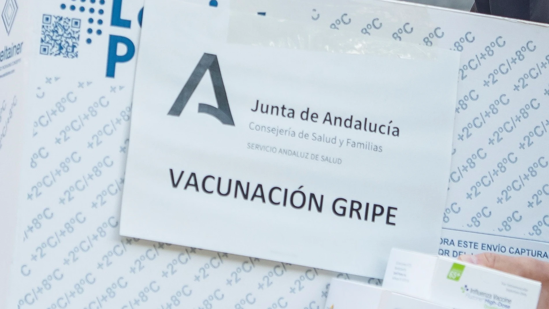 Una de las cajas de vacunas contra la gripe adquirida por la Junta de Andalucía para esta nueva camapaña