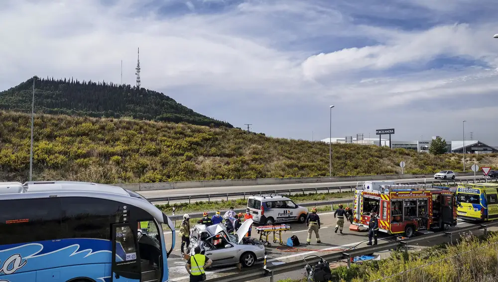 Accidente en la Carretera de Soria a la entrada de Valladolid, sentido Valladolid entre un autobus y un turismo